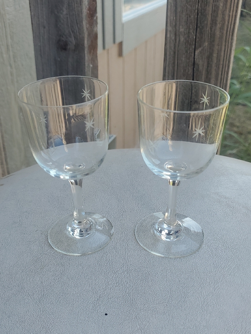 ✨ Vintage‑Style Etched Starburst Goblets – Set of 2